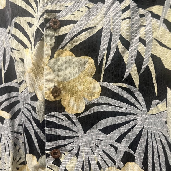 Tommy Bahama Hawaiian Shirt 🌺 - Picture 15 of 16